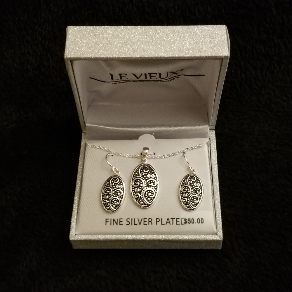 Silver plated necklace